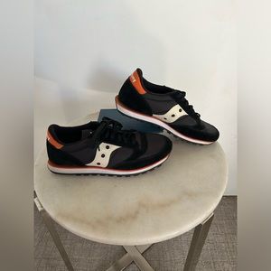 Saucony Originals Jazz Low Pro unisex lifestyle sneaker black Men’s 8 Women’s 10